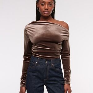 Abercrombie &Fitch Off-Shoulder Velvet Top